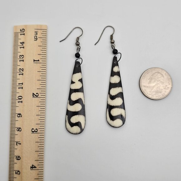 Boho African American Style Faux Batik Bone Swirl White Black Tapered Earrings - Picture 6 of 6